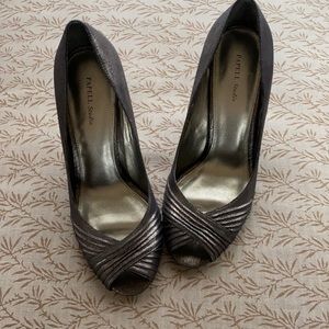 Women’s high heel shoes